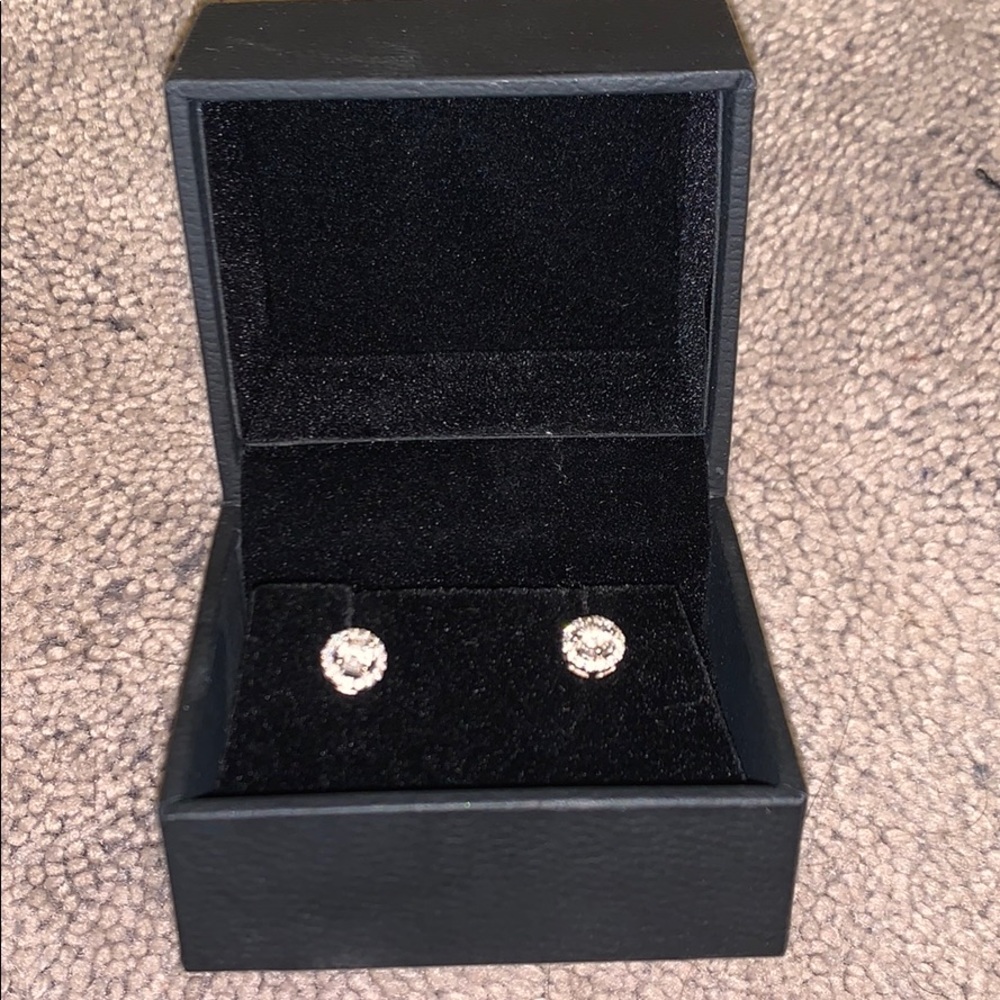 14k white gold rhythm of love halo diamond earring